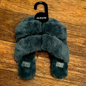 Alfani Women's Faux Fur Slide Slipper Soft and fluffy Created for Macy's Med 7/8